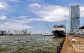 Het cruiseschip Ms Rotterdam aan de Cruise Port Rotterdam