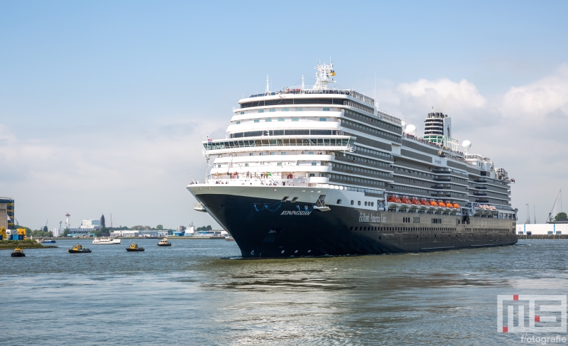 Te Koop | Het cruiseschip Ms Koningsdam in de Waalhaven in Rotterdam