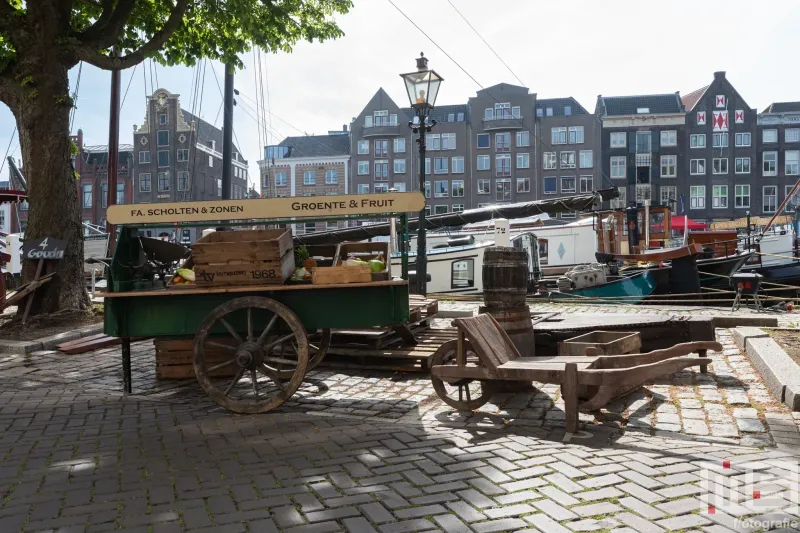 De historische kade met kar op het Stoomevenement Dordt in Stoom in Dordrecht
