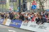 De bezoekers op de Coolsingel van de NN Marathon Rotterdam 2025 in Rotterdam