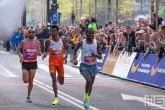 De lopers van de NN Marathon Rotterdam 2025 in Rotterdam