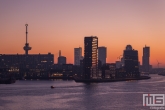 Te Koop | De zonsondergang in Rotterdam met de Euromast en de Watertaxi