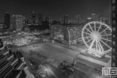 Het reuzenrad The View met de skyline van Rotterdam