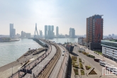 De Marathon Rotterdam met de Erasmusbrug in Rotterdam