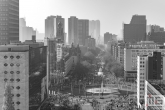 Te Koop | Het startpunt van de Marathon Rotterdam met het Hofplein, Coolsingel en Hilton Hotel in Rotterdam in zwart/wit