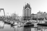Te Koop | De Oudehaven in Rotterdam met het Witte Huis in zwart/wit