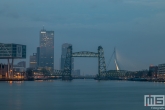 Te Koop | De Hef en de Erasmusbrug in Rotterdam tijdens het blauwe uurtje