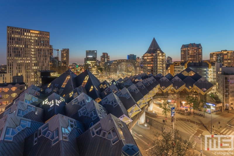 Te Koop | De Kubuswoningen in Rotterdam tijdens de zonsondergang