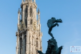 Te Koop | Het Brabo Monument en de Onze Lieve Vrouwekathedraal in Antwerpen