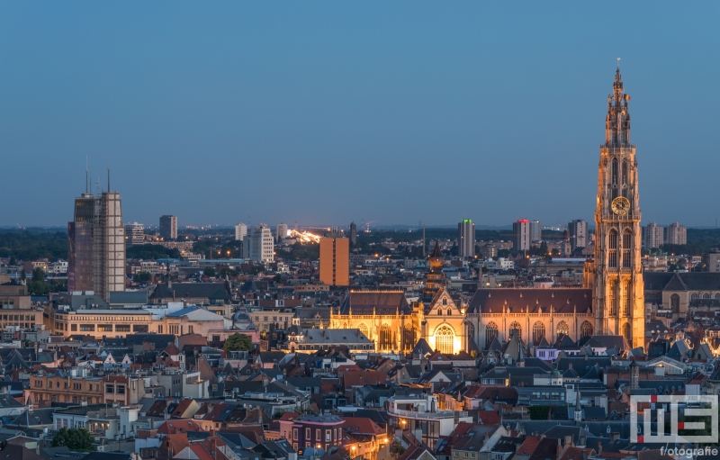 Te Koop | De Onze Lieve Vrouwekathedraal in Antwerpen als luchtfoto