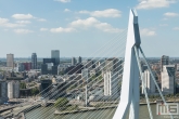 Te Koop | Het uitzicht op de Erasmusbrug en de binnenstad in Rotterdam