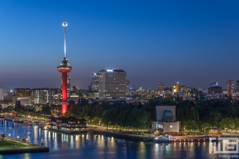 Te Koop | De Euromast in Rotterdam in Feyenoord Rood/Wit tijdens het Kampioensfeest van Feyenoord