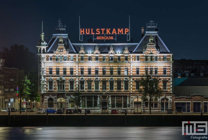 Te Koop | Het Hulstkamp Gebouw op het Noordereiland in Rotterdam by Night