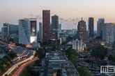 De skyline van Rotterdam met het Witte Huis in de Oudehaven in Rotterdam