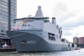 Het Marineschip A833 aan de Wilhelminapier tijdens de Wereldhavendagen in Rotterdam