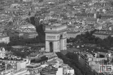 Te Koop | De Arc du Triomphe op de Champs Elysee in Parijs in zwart/wit