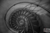 Te Koop | De trappen van de Arc du Triompe in Parijs in zwart/wit