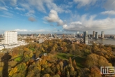 Te Koop | Het Park en het Erasmus MC in Rotterdam tijdens een typisch Hollandse Wolkejesdag