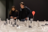 Een maquette van de binnenstad van Rotterdam bij Rotterdam Info tijdens Museumnacht010