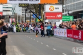 De loper Kenneth Kipkemoi tijdens de NN Marathon Rotterdam op de Coolsingel in Rotterdam