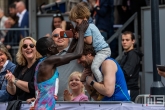 De loper Kenneth Kipkemoi tijdens de NN Marathon Rotterdam op de Coolsingel in Rotterdam