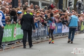 De loper Kenneth Kipkemoi tijdens de NN Marathon Rotterdam op de Coolsingel in Rotterdam