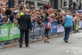 De loper Kenneth Kipkemoi tijdens de NN Marathon Rotterdam op de Coolsingel in Rotterdam