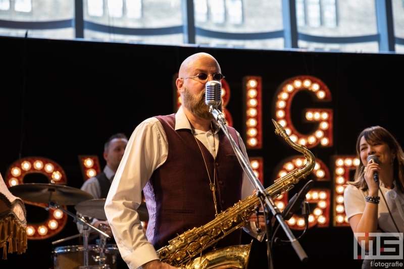 The Big Swingers tijdens de opening in Museum Rotterdam