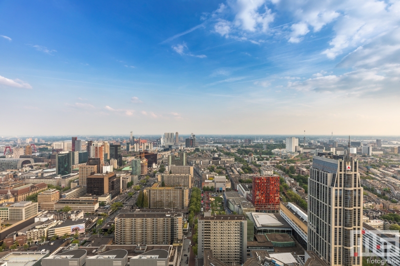 Te Koop | Het uitzicht over de Rotterdamse binnenstad tijdens een zomerdag