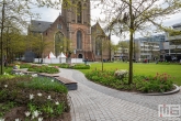 Het Grote Kerkplein met de Laurenskerk in Rotterdam