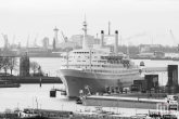 Te Koop | Het ss Rotterdam in Rotterdam Katendrecht in de winter