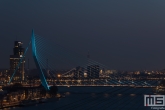 De Erasmusbrug in Rotterdam tijdens Earth Hour