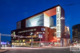 Het Luxor Theater Rotterdam en het Wilhelminaplein in Rotterdam