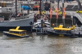 De watertaxi standplaats in de Wijnhaven nabij het Maritiem Museum in Rotterdam