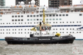 Het vertrek van het cruiseschip MS Magellan tijdens de Wereldhavendagen in Rotterdam