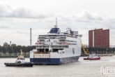 Het vertrek van de P&O Ferries tijdens de Wereldhavendagen in Rotterdam