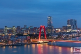 Te Koop | De Willemsbrug, Noordereiland, De Hef en De Maas in Rotterdam tijdens het blauwe uurtje