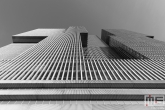 Te Koop | Het gebouw De Rotterdam op de Wilhelminapier in Rotterdam in zwart/wit