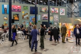 Een kunstmuur in de grote hal van het Van Nelle Fabriek in Rotterdam tijdens Art Rotterdam