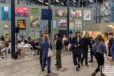 Een kunstmuur in de grote hal van het Van Nelle Fabriek in Rotterdam tijdens Art Rotterdam