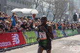 Daniel Rono bij de finish van de Marathon Rotterdam 2019 in Rotterdam