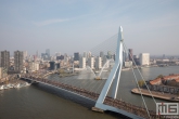 Te Koop | De start van de Marathon Rotterdam 2019 met lopers op de Erasmusbrug