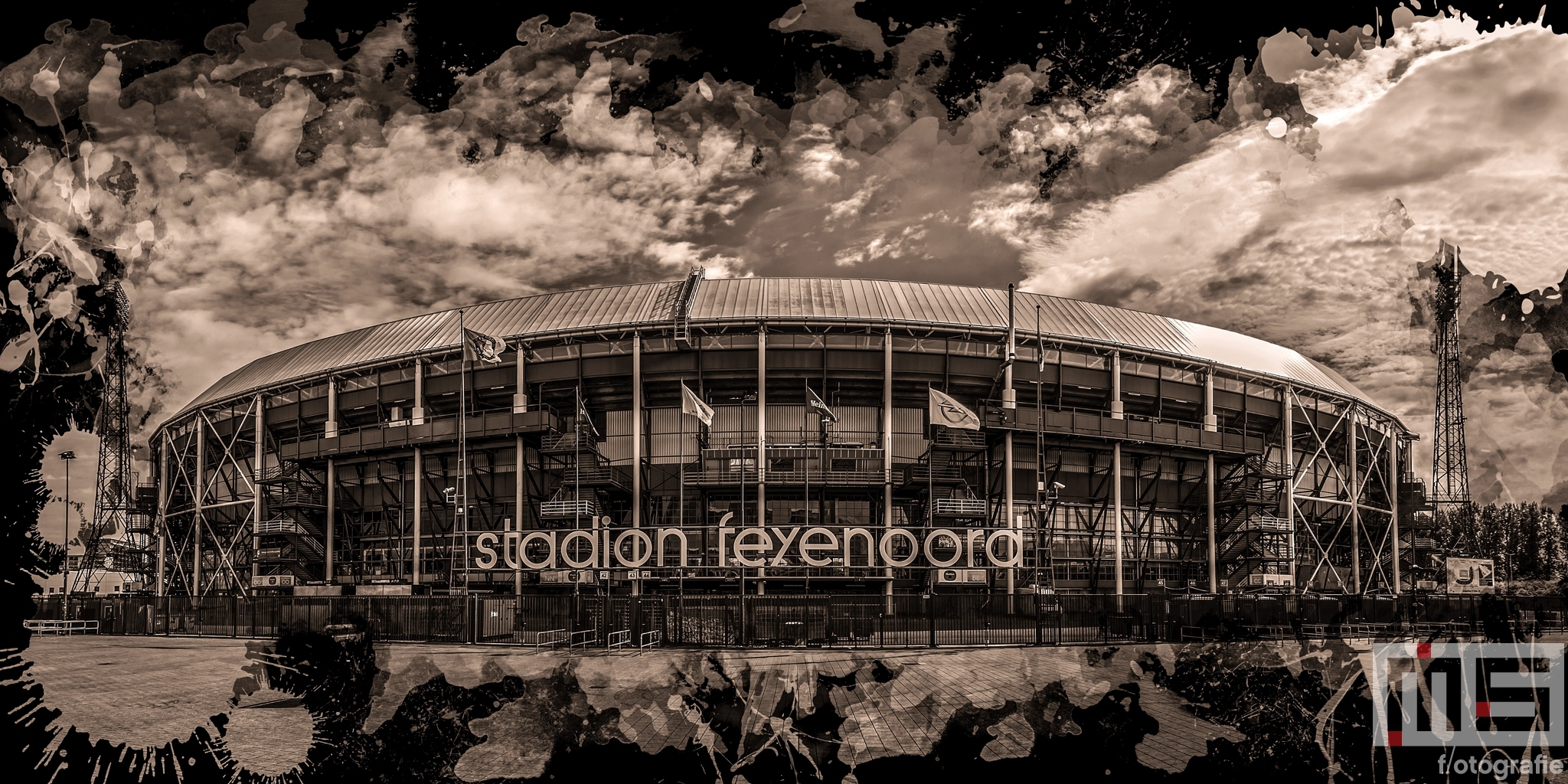 Te Koop | Het Feyenoord Art Stadion De Kuip in Rotterdam in zwart sepia