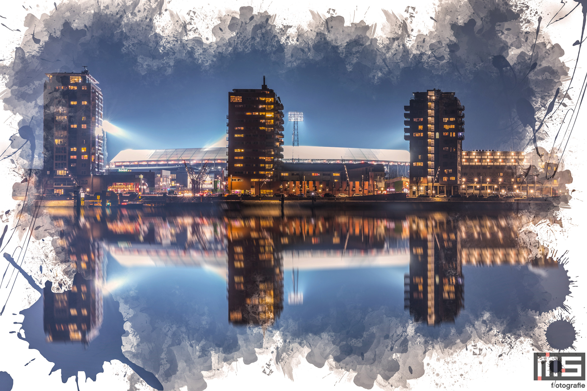 Te Koop | Het Feyenoord Art Stadion De Kuip in Rotterdam in reflectie