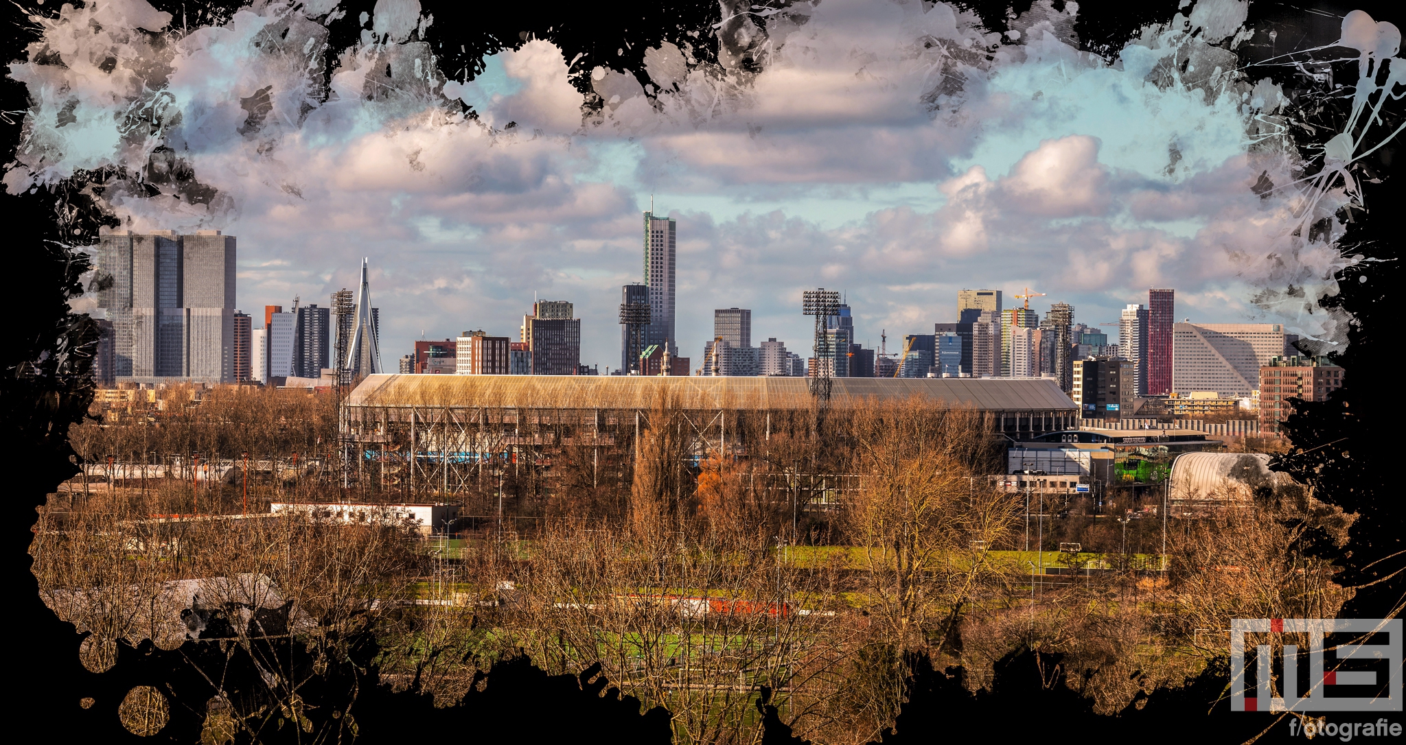 Te Koop | De skyline van Rotterdam met het Feyenoord Art Stadion De Kuip en Hollandse wolken