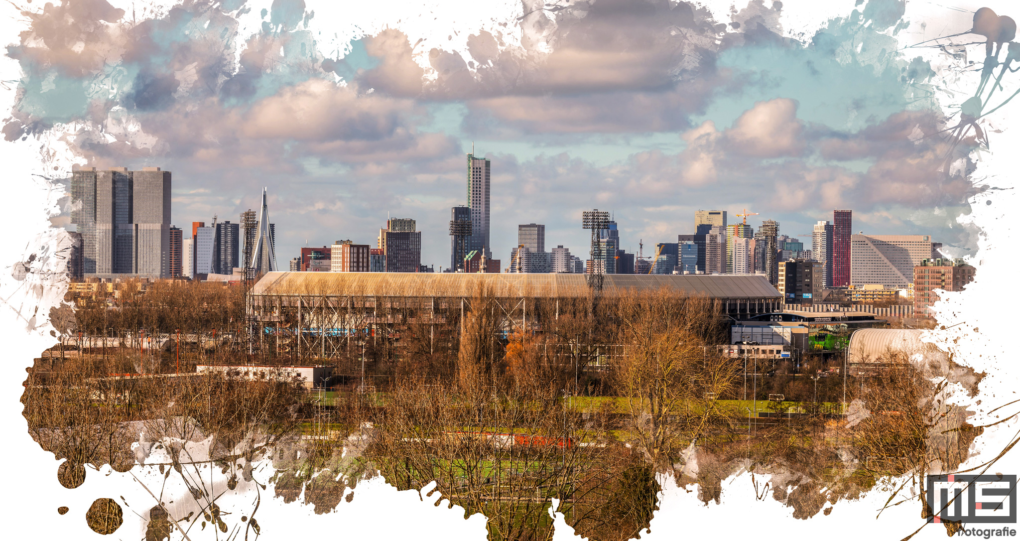 Te Koop | De skyline van Rotterdam met het Feyenoord Art Stadion De Kuip en Hollandse wolken