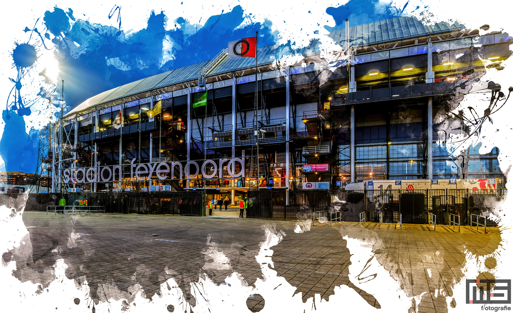 Te Koop | De voorkant van het Feyenoord Art Stadion De Kuip in Rotterdam tijdens een speelavond