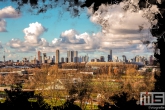 Te Koop | De skyline van Rotterdam met het Feyenoord Art Stadion De Kuip en Hollandse wolken