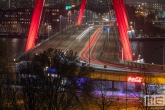 De vernieuwde LEd-verlichting op de Willemsbrug in Rotterdam by Night