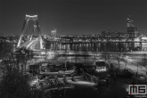 De Scheepshelling Koningspoort in Rotterdam by Night met de Willemsbrug op de achtergrond
